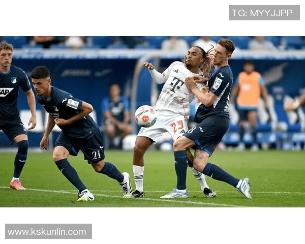 足球明星与女人的浪漫故事：爱与荣耀交织的情感旅程