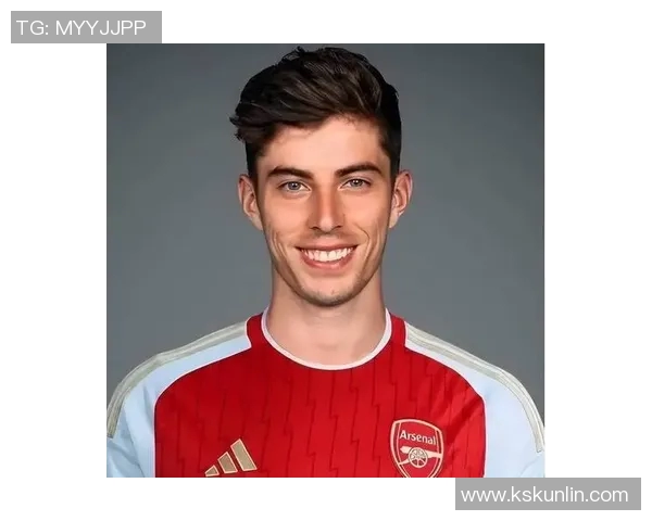 足球明星魅力四射超帅混剪展现球场风采与青春活力的完美结合