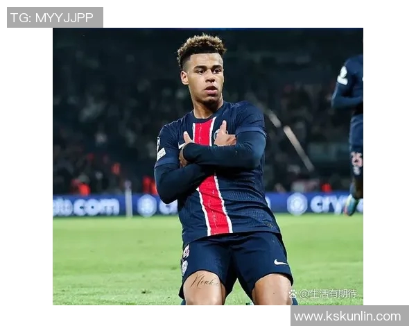 19岁足球明星崭露头角引领新时代球场风潮成就未来之星